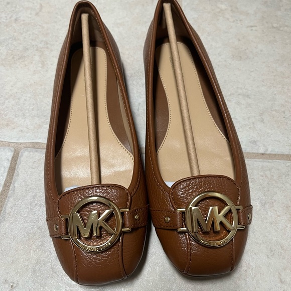 NEW MICHAEL KORS FLATS - Picture 1 of 7